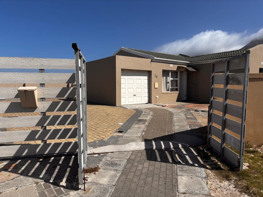 To Let 3 Bedroom Property for Rent in Muizenberg Western Cape